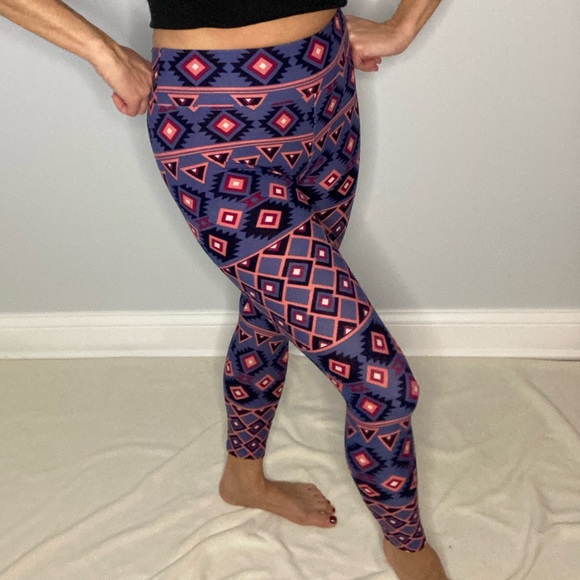 ๐3for$10๐ LulaRoe leggings purple print OS - Picture 1 of 8